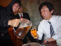 H田お酌中.JPG